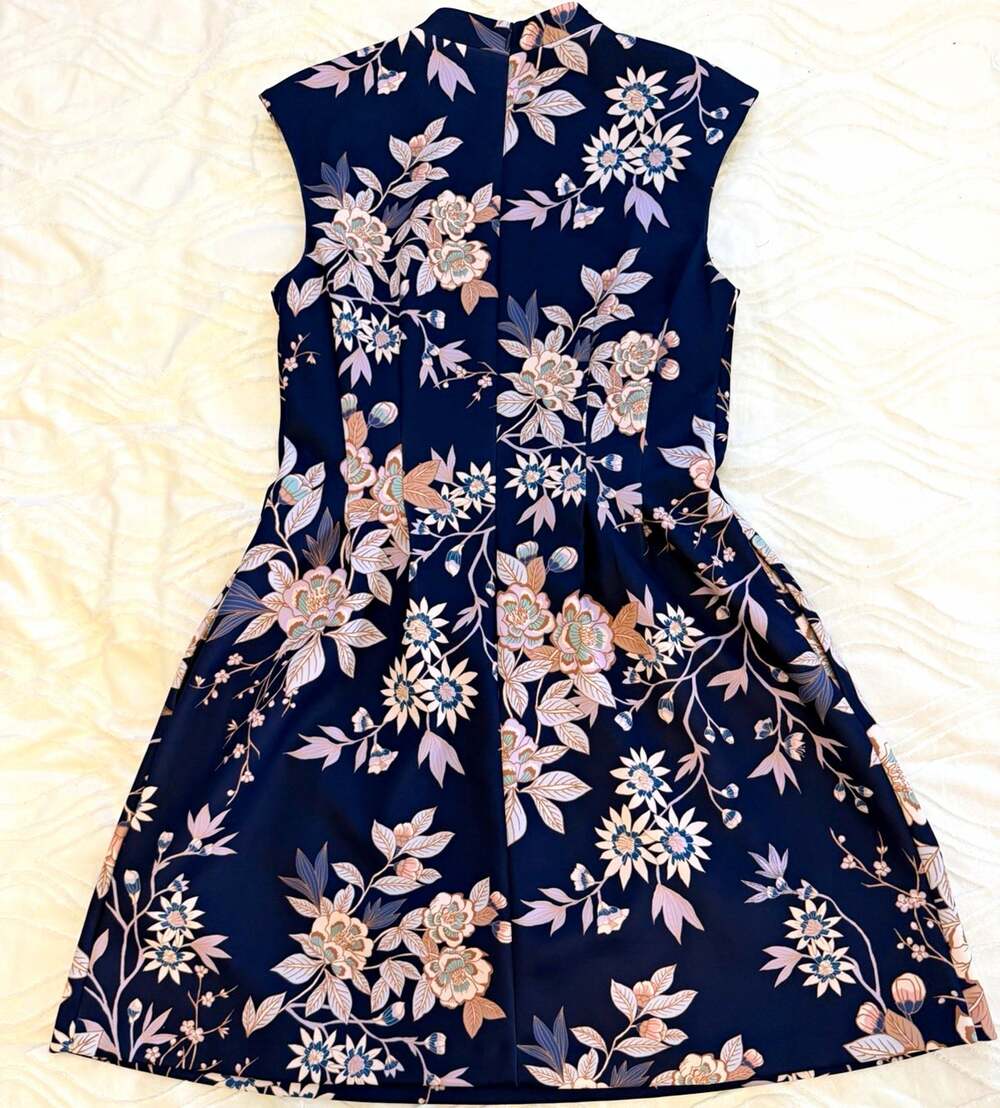 Vince Camuto Navy/Beige Floral A-Line V-Neck Sleeveless Knee Dress 10